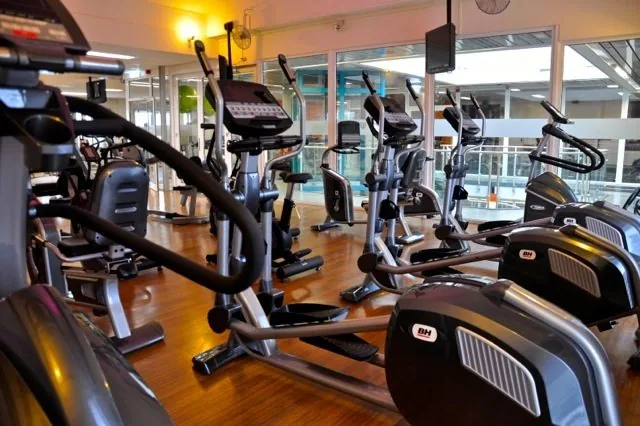 Crosstrainer cardio workout afvallen sportschool Alblasserdam